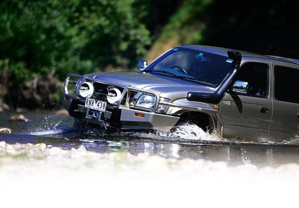 Передний бампер ARB (серия Deluxe) для Toyota HILUX / 4RUNNER (1997-2005)