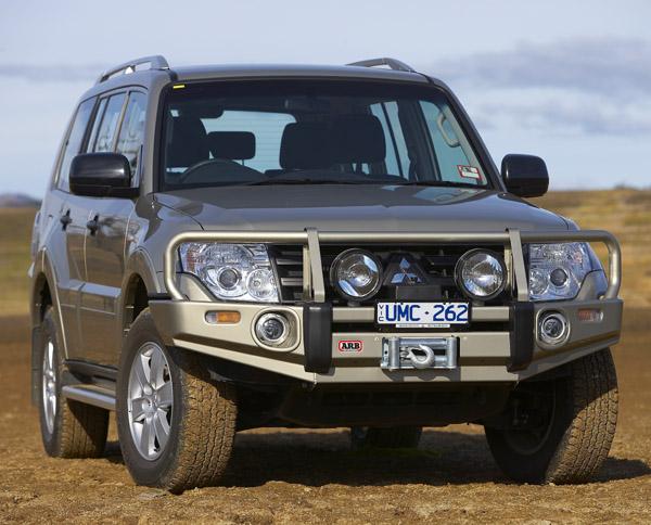 Передний бампер ARB (серия Commercial) для Mitsubishi Pajero 4 NS без противотуманных фар (2007-)