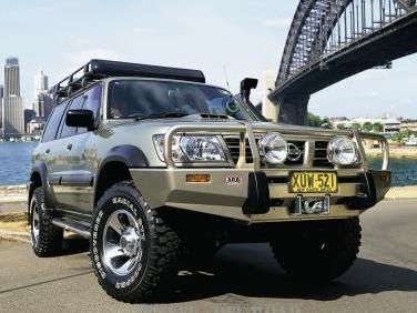 Передний бампер ARB Deluxe 3417100 для Nissan Patrol GU Y61 1997-2004