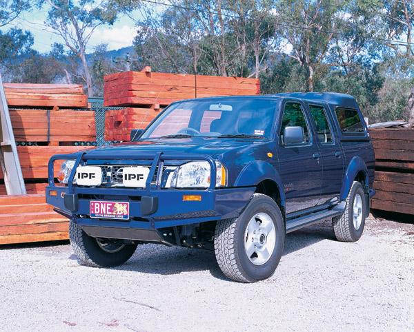 Передний бампер ARB (серия Deluxe) для Nissan Navara D22 (NP300) с расширителями крыльев (2002-)