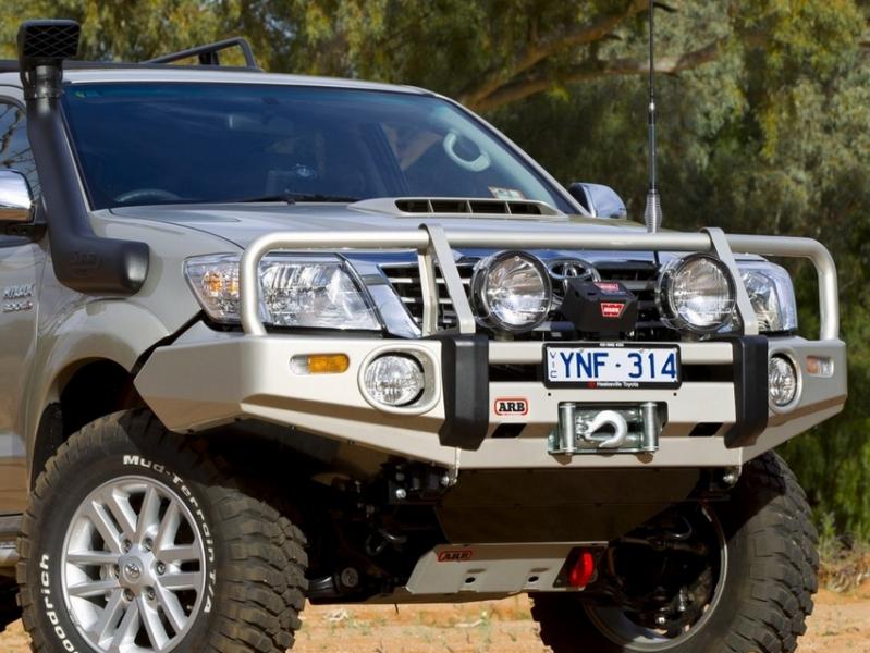 Бампер передний ARB Deluxe для Toyota Hilux Vigo с 2011 года 3414460, заводские фары в бампер