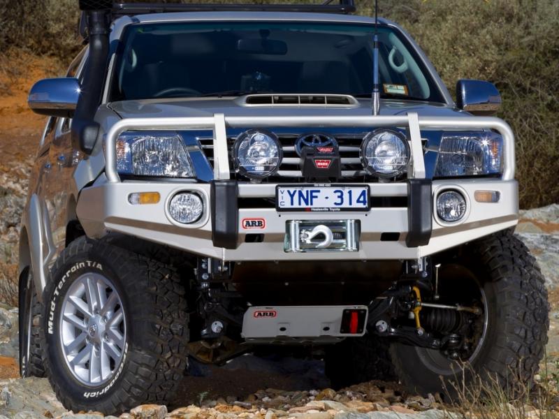 Бампер передний ARB Deluxe для Toyota Hilux Vigo с 2011 года 3414460, заводские фары в бампер