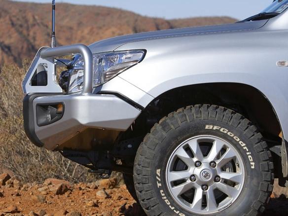 Передний бампер ARB Deluxe 3415120 для Toyota Land Cruiser 200 2007-2012 года