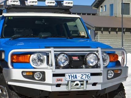 Передний бампер ARB Deluxe 3420220 для Toyota FJ Cruiser 2011-2014