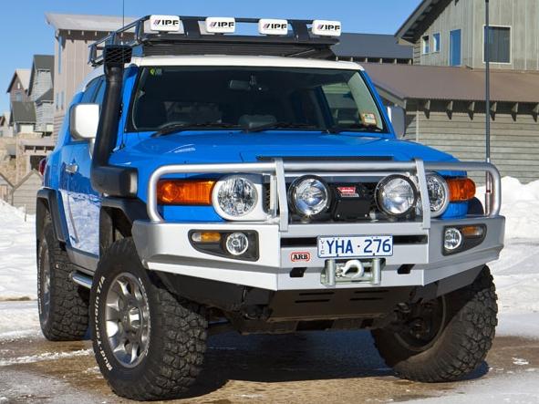 Передний бампер ARB Deluxe 3420220 для Toyota FJ Cruiser 2011-2014