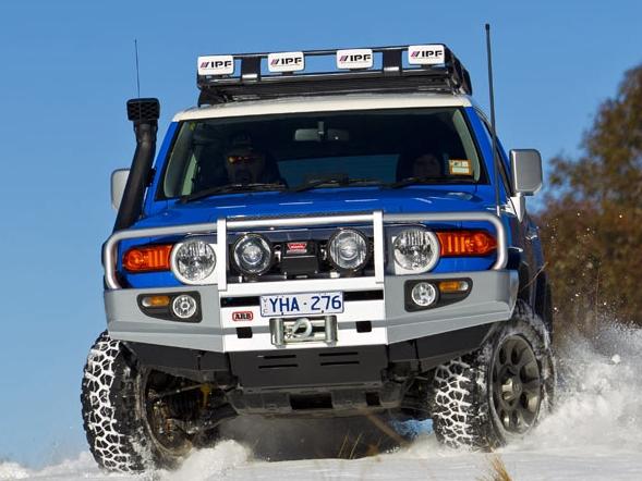 Передний бампер ARB Deluxe 3420220 для Toyota FJ Cruiser 2011-2014