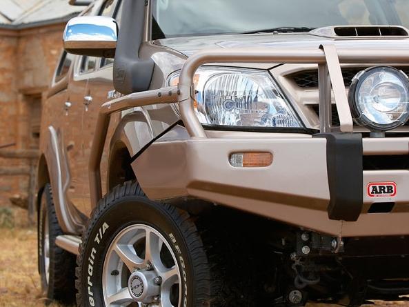 Передний бампер ARB Deluxe 3414310 для Toyota Hilux Vigo с расширителями крыльев 2005-2011