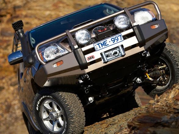 Передний бампер ARB Deluxe 3414310 для Toyota Hilux Vigo с расширителями крыльев 2005-2011