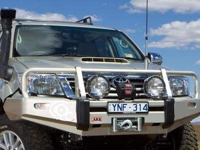 Передний бампер ARB 3414490 Deluxe для Toyota Hilux Vigo с 2011, а/м без расширителей, без мест под штатные противотуманки