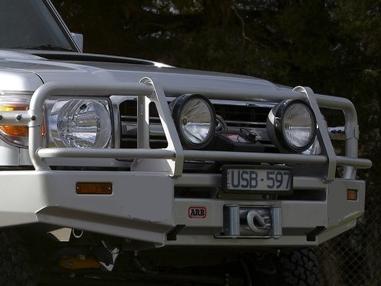 Передний бампер ARB Deluxe 3412400 для Toyota Land Cruiser 76/78/79 с 2007 г., без расширителей крыльев