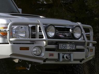 Передний бампер ARB Deluxe 3412410 для Toyota Land Cruiser 76/78/79 с 2007 г. с расширителями крыльев