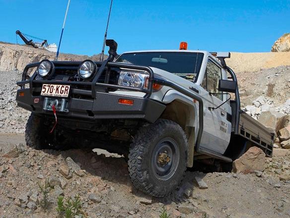 Передний бампер ARB Commercial 3412440 для Toyota Land Cruiser 76/78/79 с 2007 г., с расширителями крыльев