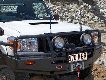 Передний бампер ARB Commercial 3412440 для Toyota Land Cruiser 76/78/79 с 2007 г., с расширителями крыльев