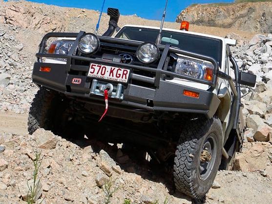 Передний бампер ARB Commercial 3412440 для Toyota Land Cruiser 76/78/79 с 2007 г., с расширителями крыльев