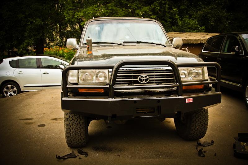 Передний силовой бампер РИФ для Toyota Land Cruiser 80 без фонарей, кенгурин