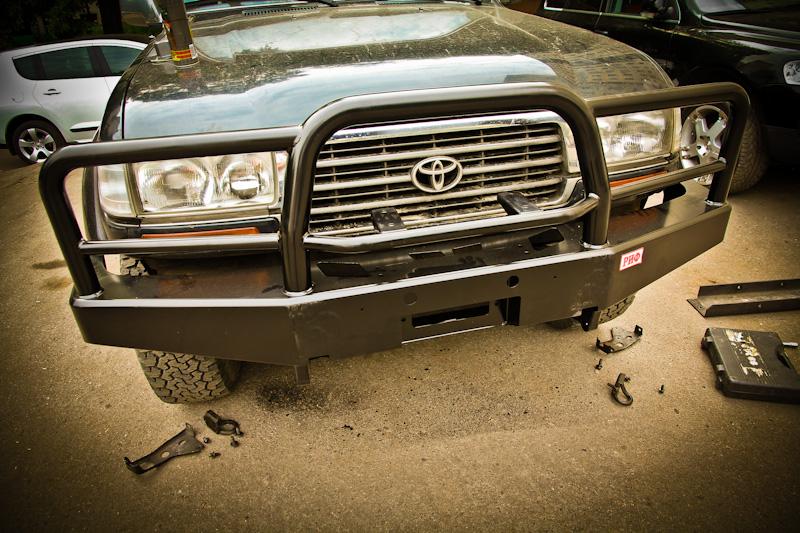 Передний силовой бампер РИФ для Toyota Land Cruiser 80 без фонарей, кенгурин